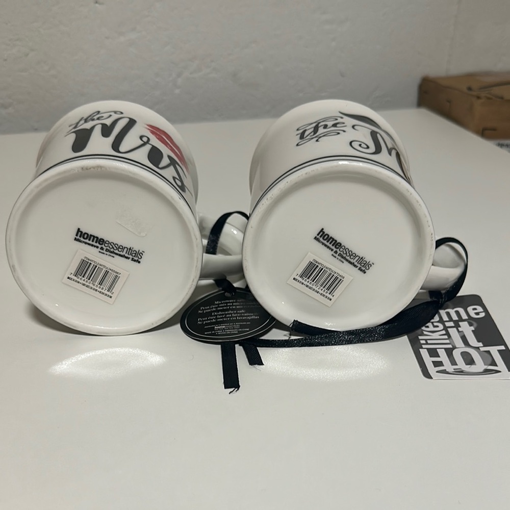 Mr. and Mrs. White Ceramic Mugs Set - Picture 4 of 4